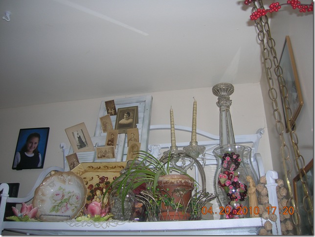 A Full Cottage: Shutter Photo Frame